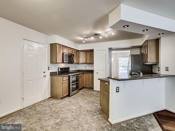 3rd image of 7 Morrissey Stone Ct
