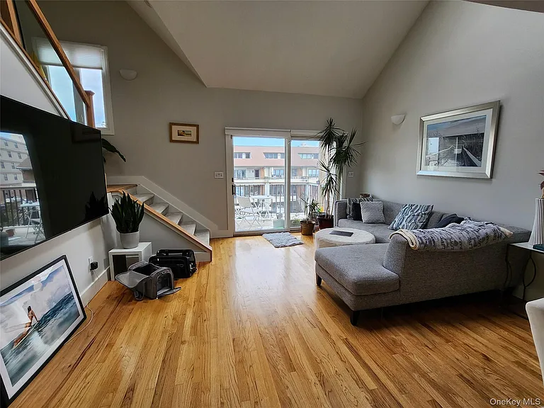67 Pacific Blvd — Photo 9