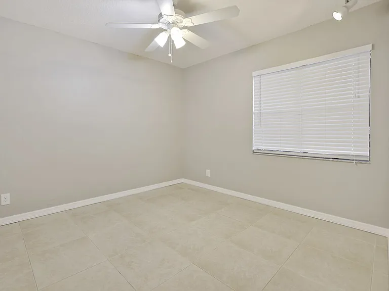 4462 NW 113th Ln — Photo 8