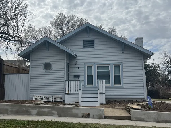 212 NE 9th St, Abilene, KS 67410