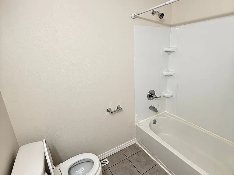 3642 S Westwood Ave — Photo 18