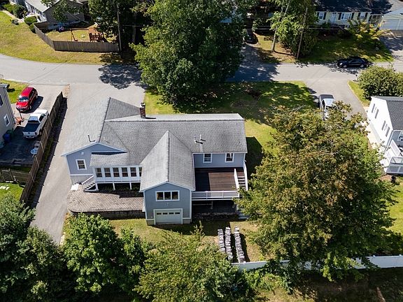 4th image of 32 Lantern Ln