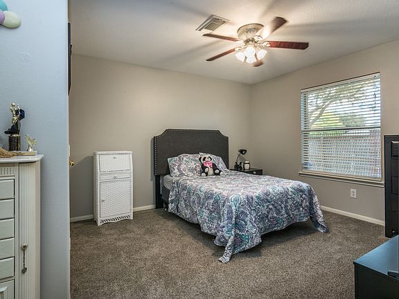 3rd image of 4902 Pin Oak Dr