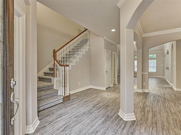 3rd image of 7 Raindance Ct