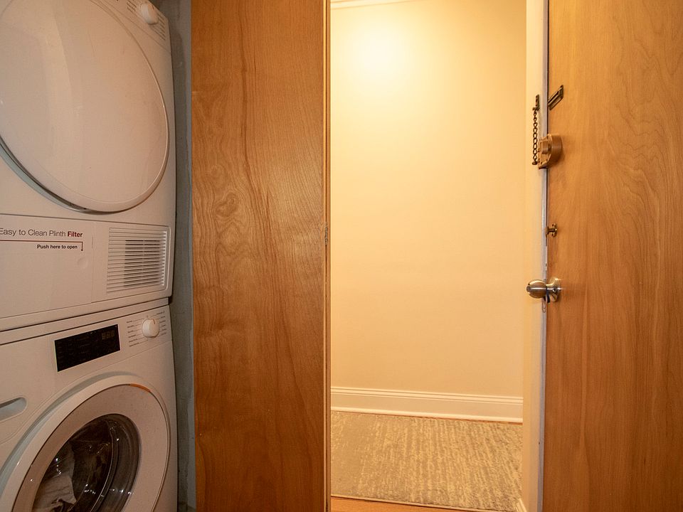 2nd image of 1521 Bonnie Brae Pl #2F