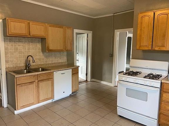 3rd image of 1924 Como Ave SE #1