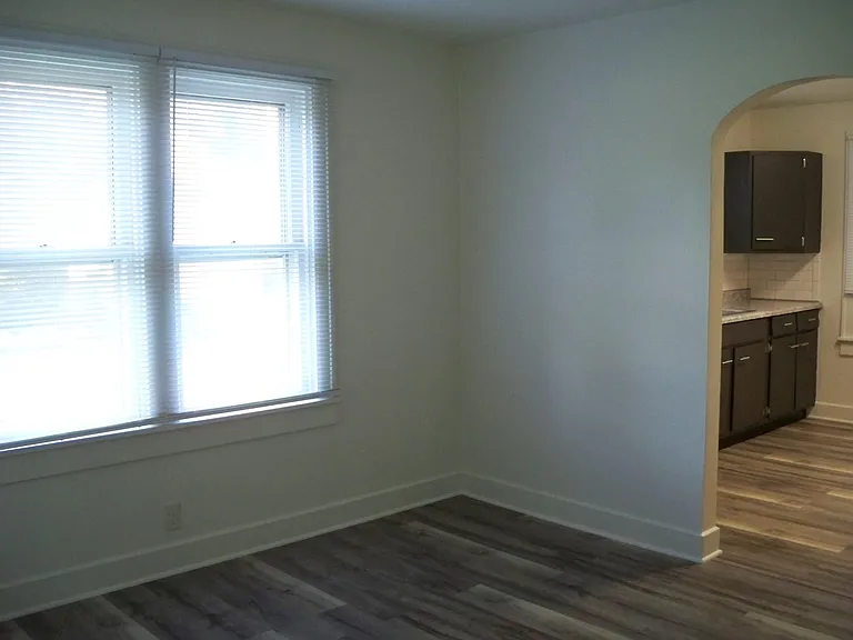 1505 W Iles Ave — Photo 12