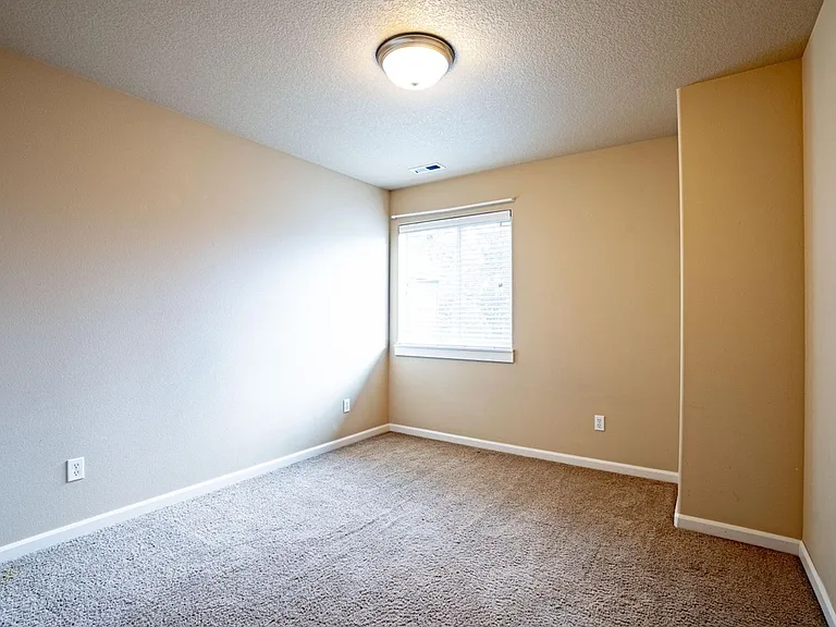 20487 Brentwood Ave — Photo 22