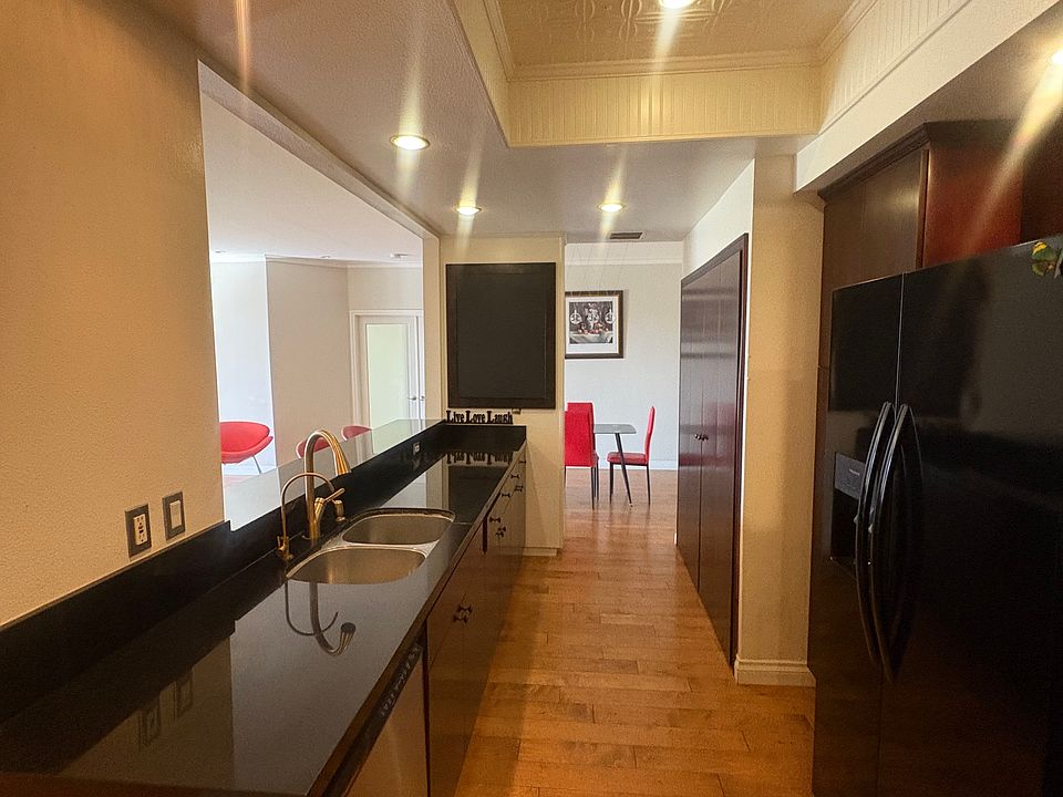 1st image of 5534 Encino Ave APT 102