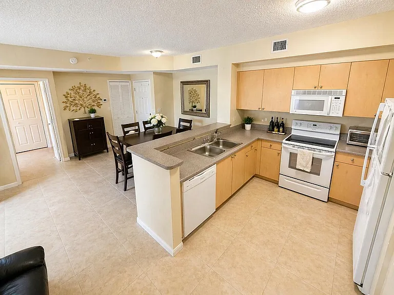 7980 N Nob Hill Rd #205 — Photo 15