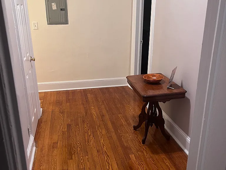 460 Franklin Ave — Photo 9