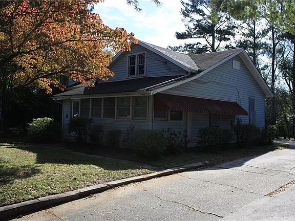 3rd image of 704 East Ave
