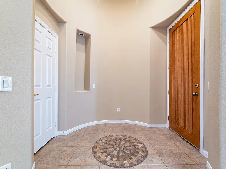 10492 Mission Park Ave — Photo 8