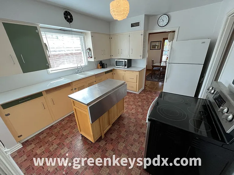 2101 N Rosa Parks Way — Photo 15
