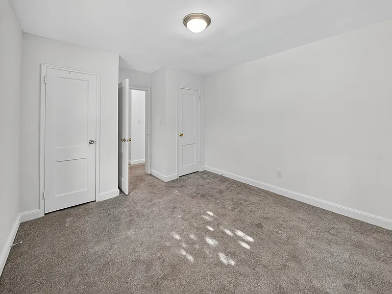 Croydon Manor Apartments — Photo 16