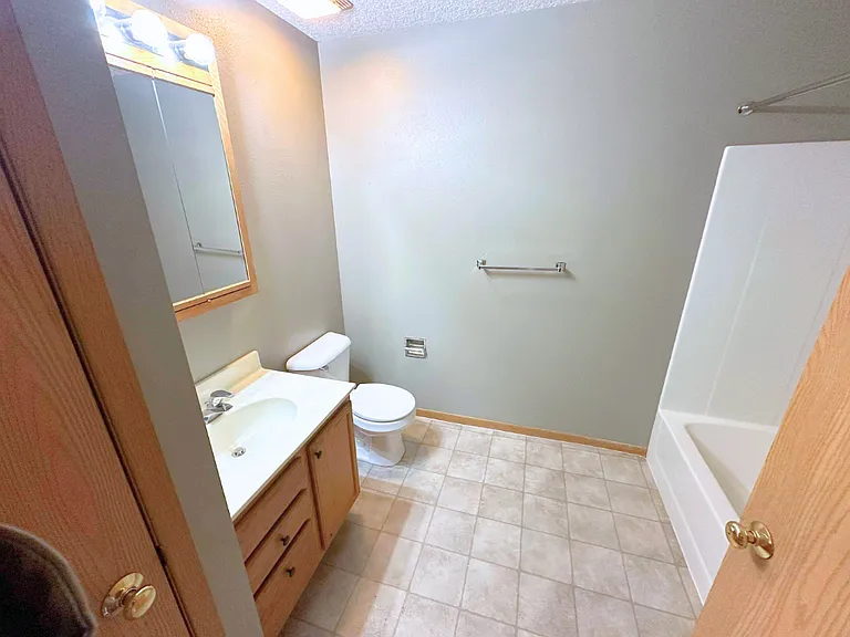 100 12th St SW #3 — Photo 8