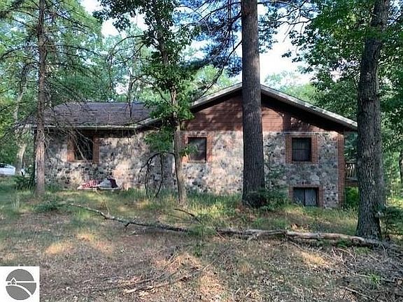 2nd image of 1961 Vaughn Rd