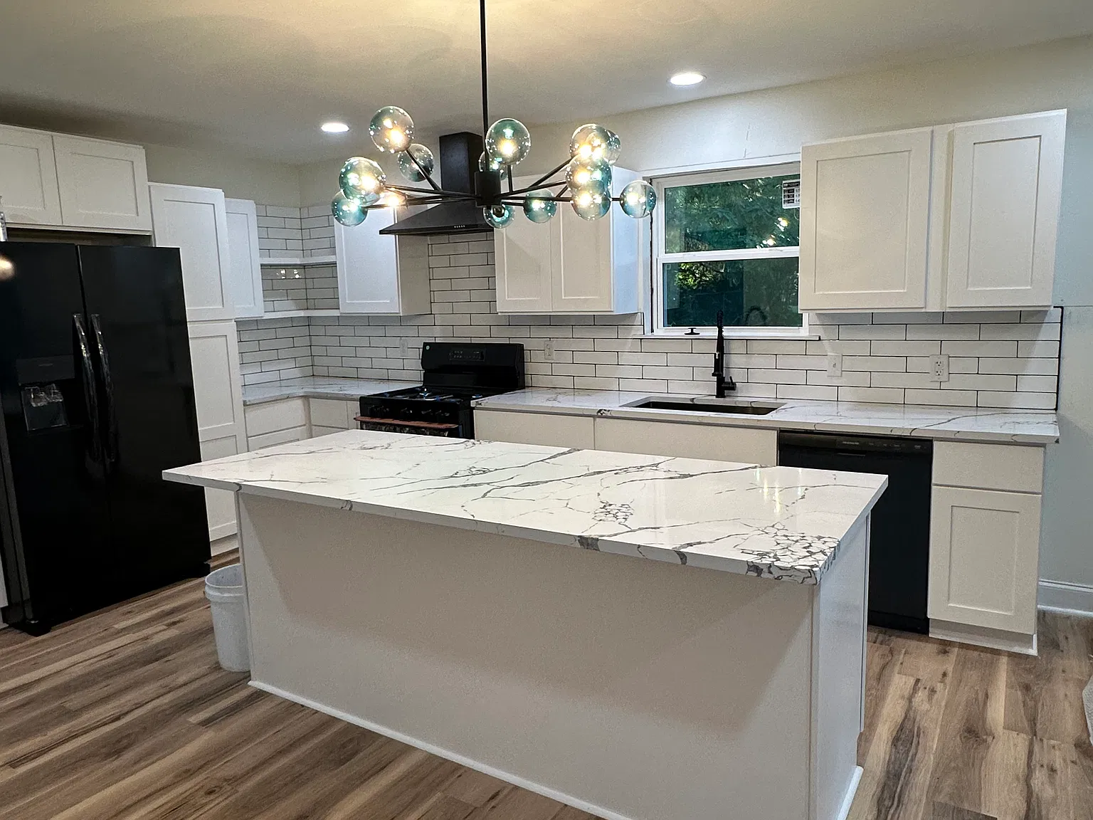 3 bed, 2494 sqft, $1,850 — Photo 2