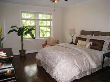 5th image of 821 Westwood Dr APT 1S