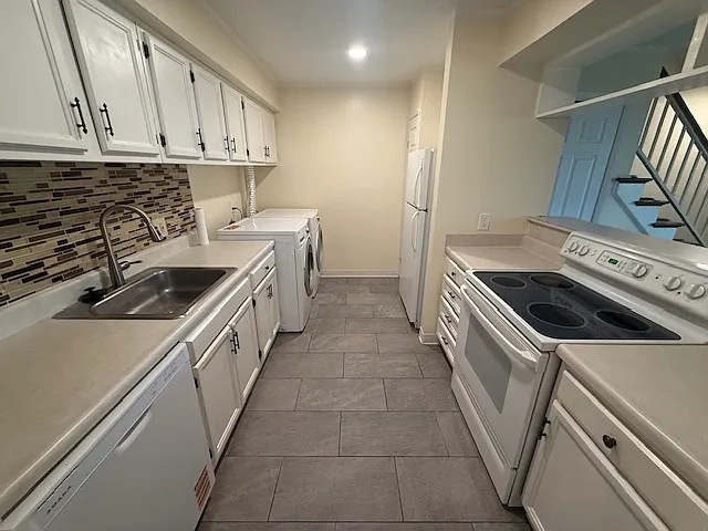 310 Canterbury Ln #D — Photo 4