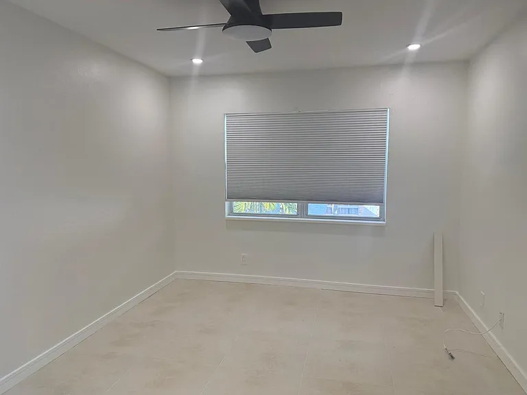 2725 Middle River Dr #11 — Photo 11