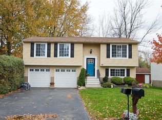 47 Greengage Cir, East Amherst, NY 14051