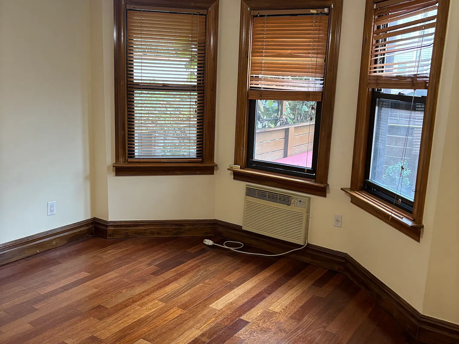 2 bed, 800 sqft, $2,700 — Photo 4