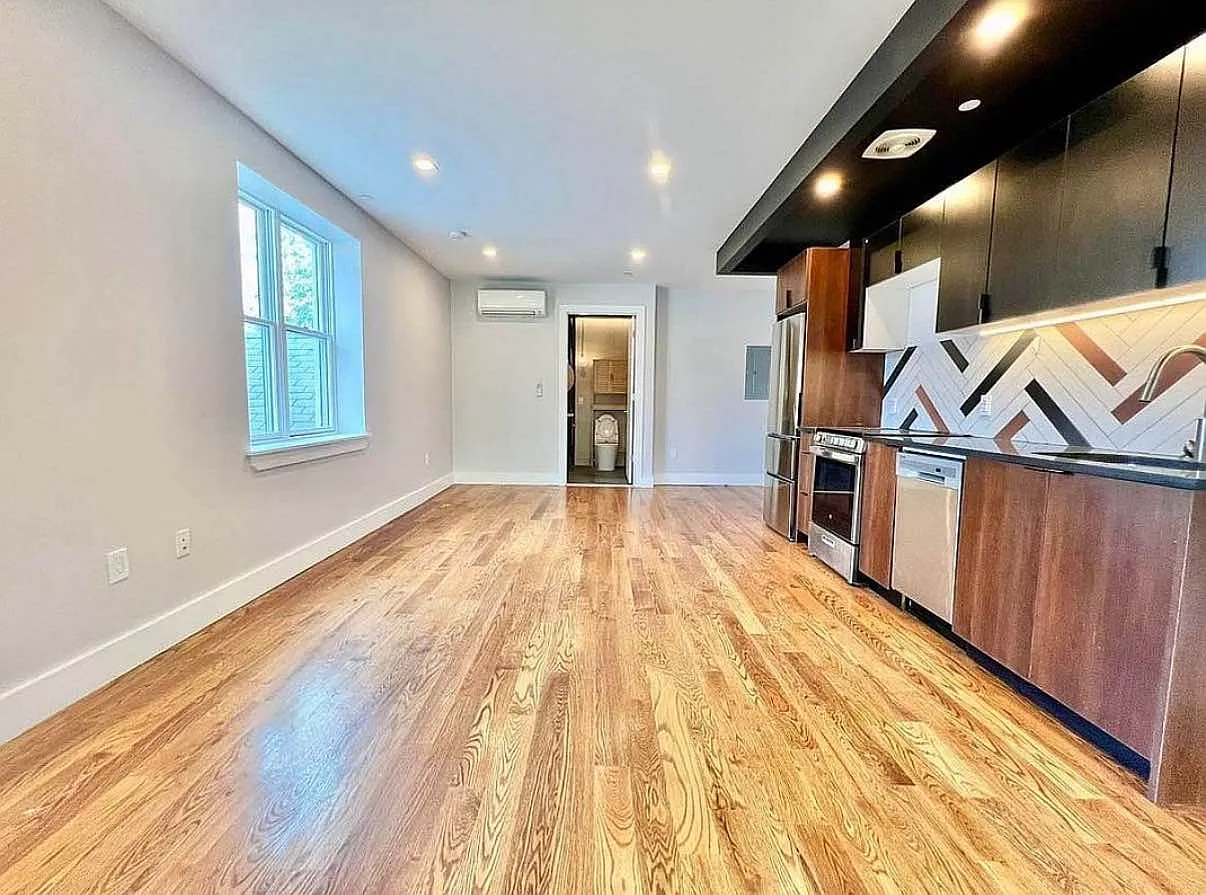 680 East 21st Street — Photo 4