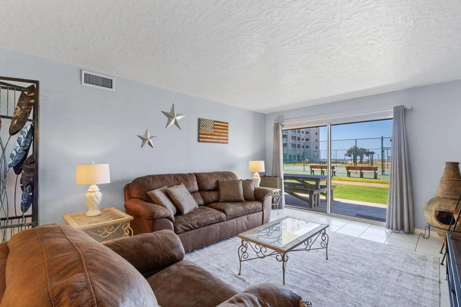 2 bed, 2.0 bath, 1001 sqft, $3,458 — Photo 1