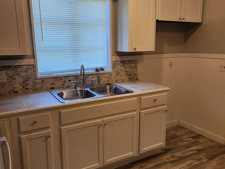 5440 Grafton St — Photo 4