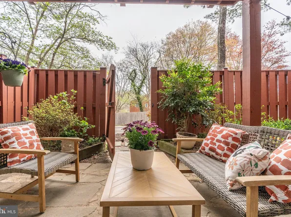 203 Skyhill Rd APT 2, Alexandria, VA 22314