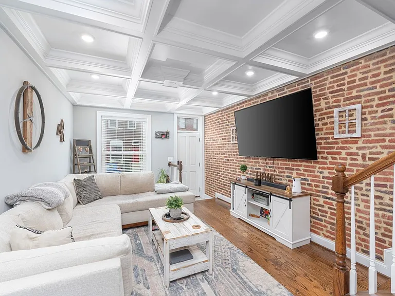 216 S Robinson St — Photo 3