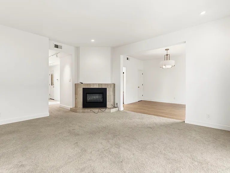 1924 Filbert St #2 — Photo 2