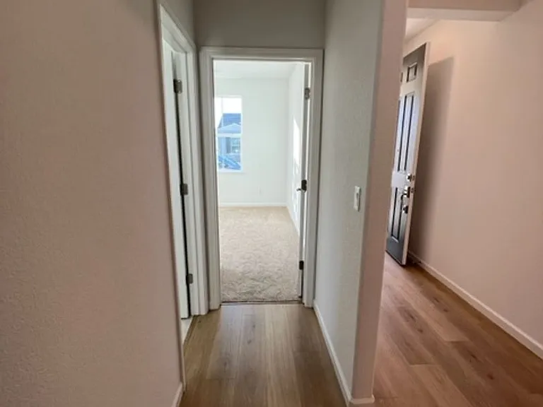 611 Brooklyn Ct — Photo 2