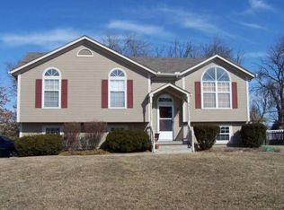 1304 Cottonwood Dr, Greenwood, MO 64034