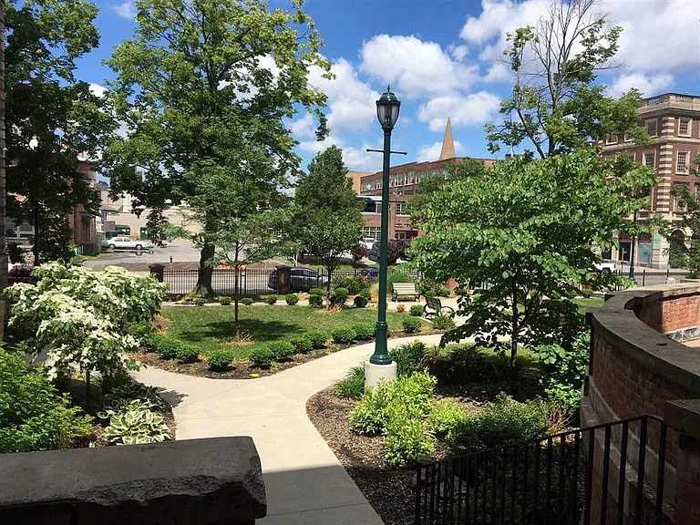 300 Alexander Apartments — Photo 28