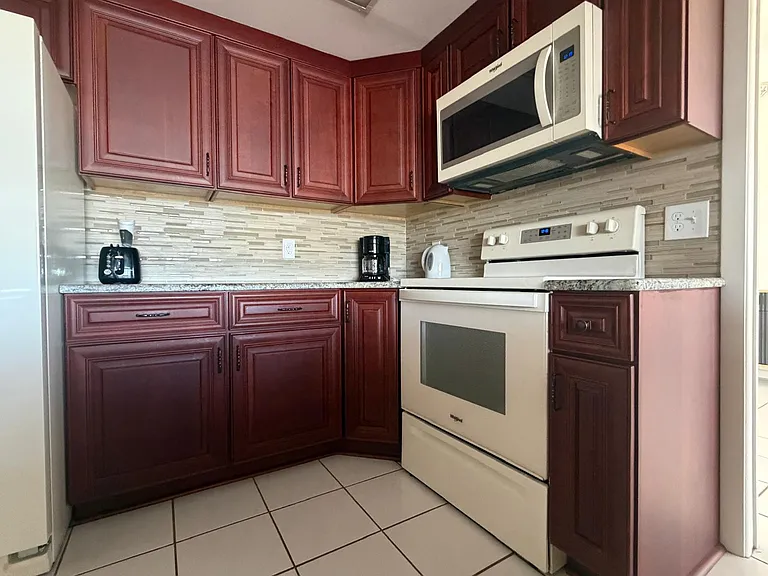613 SW 49th Ln — Photo 41