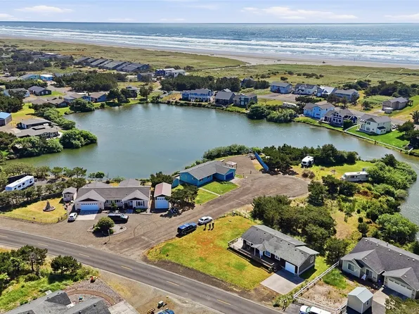 706 343rd Place, Ocean Park, WA 98640