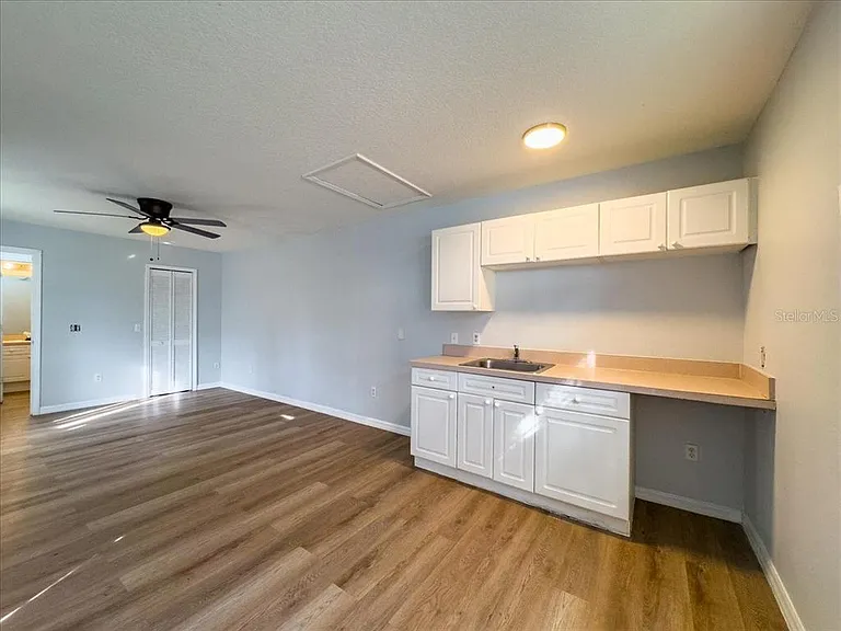 102 Mango Dr #FRONT — Photo 3