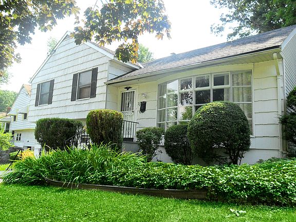 2nd image of 21 Lincoln Pl