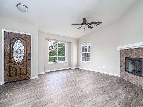 3rd image of 4111 Sierra Redwood Dr