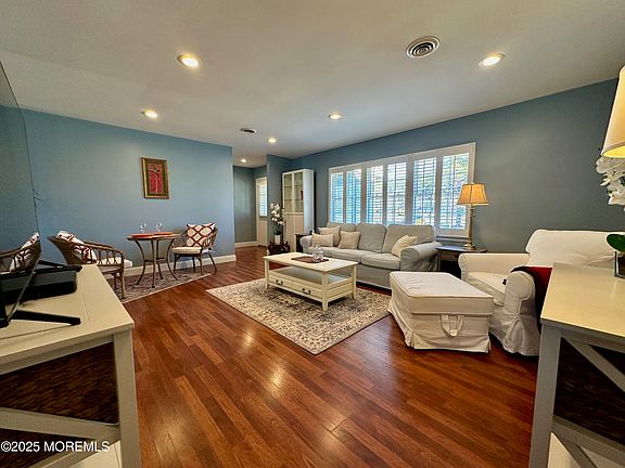 3rd image of 22A Buckingham Drive