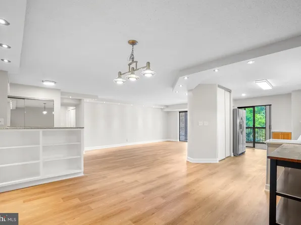 5904 Mount Eagle Dr APT 601, Alexandria, VA 22303