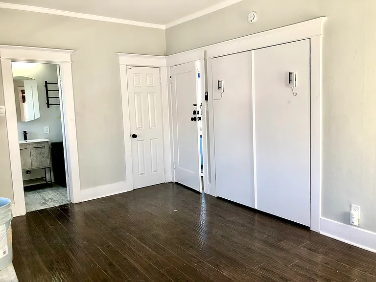 55 Roswell Ave #9 — Photo 6