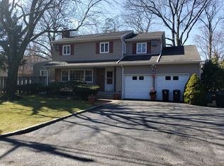 25 Marcher Ave, Huntington Station, NY 11746