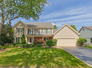 36 S Old Creek Rd, Vernon Hills, IL 60061