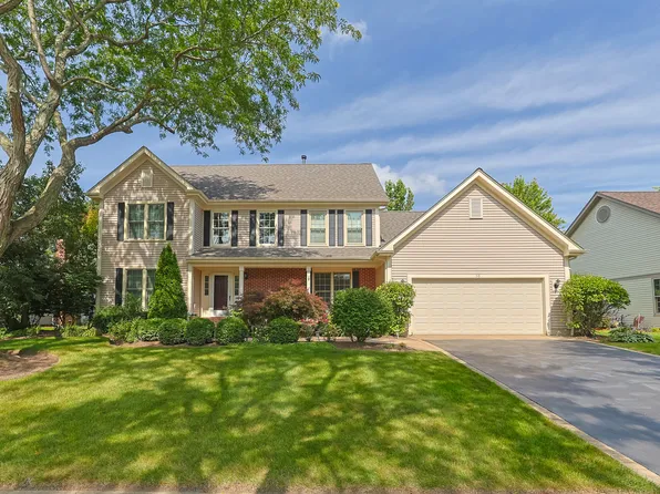 36 S Old Creek Rd, Vernon Hills, IL 60061