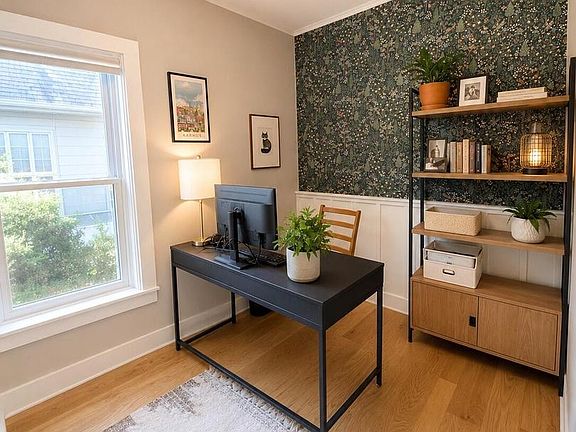 5th image of 415 Bloom St
