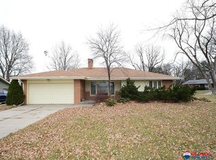 1250 Eldon Dr, Lincoln, NE 68510