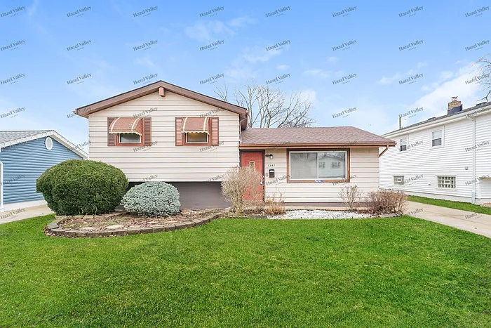6347 Edgehurst Dr — Photo 1